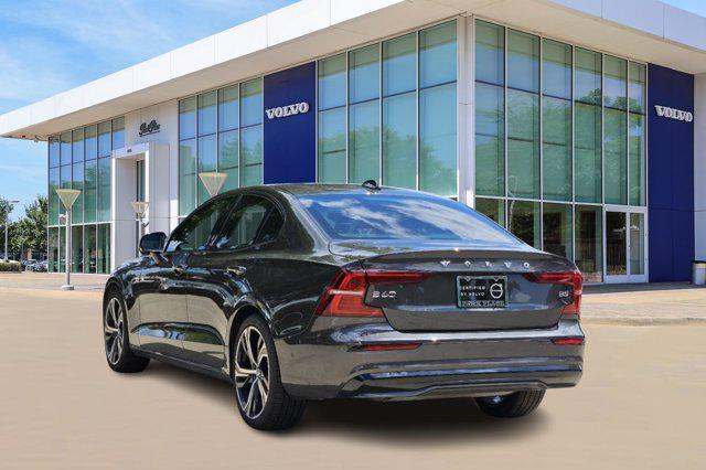 2024 volvo s60 b5 plus dark theme