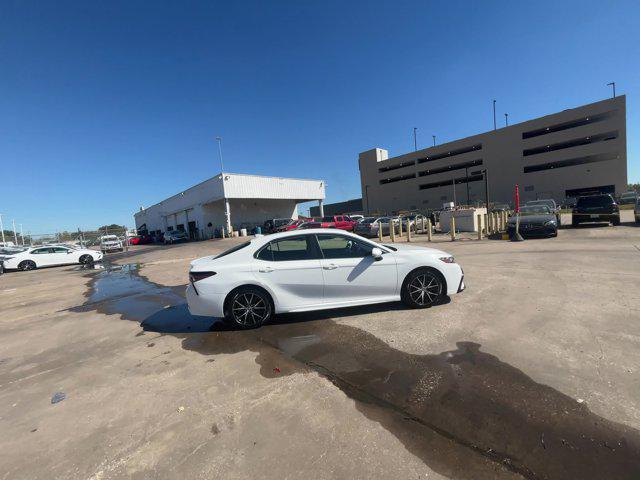 2023 toyota camry se