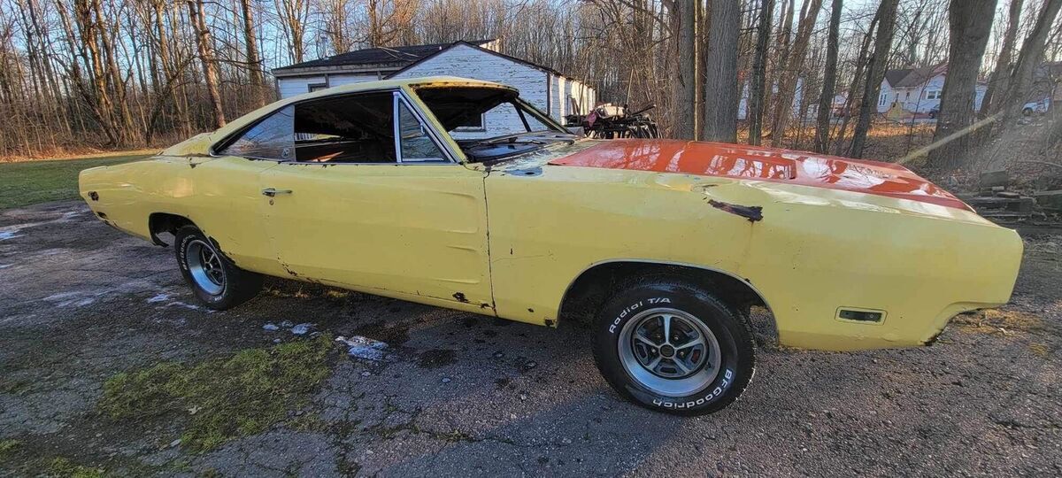 1969 dodge charger coupe yellow rwd automatic base