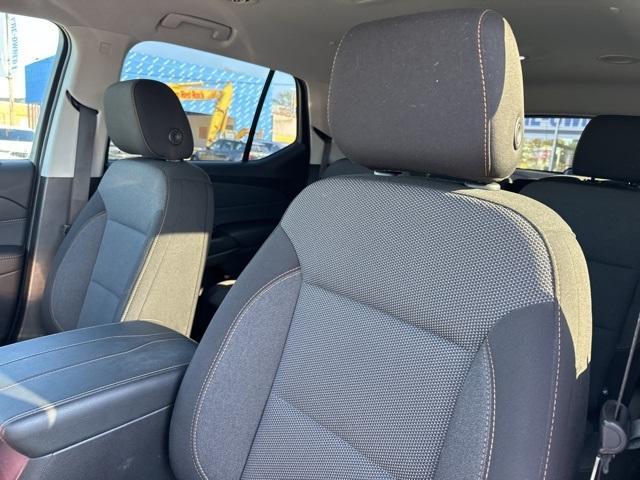 2021 chevrolet traverse lt cloth