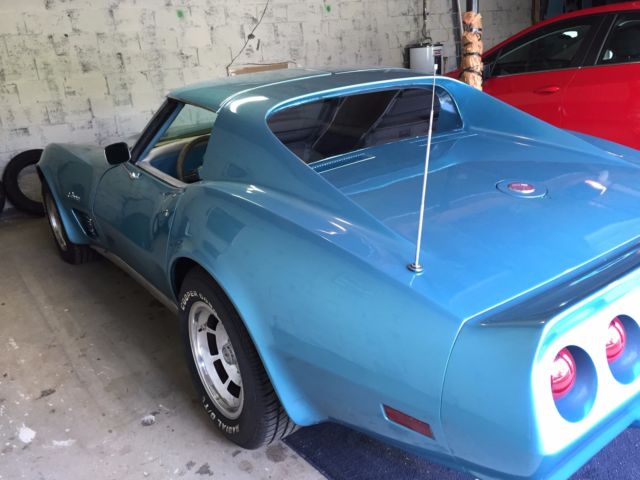 1975 chevy corvette all number match 42,000 rebuilt engine blue all new tires