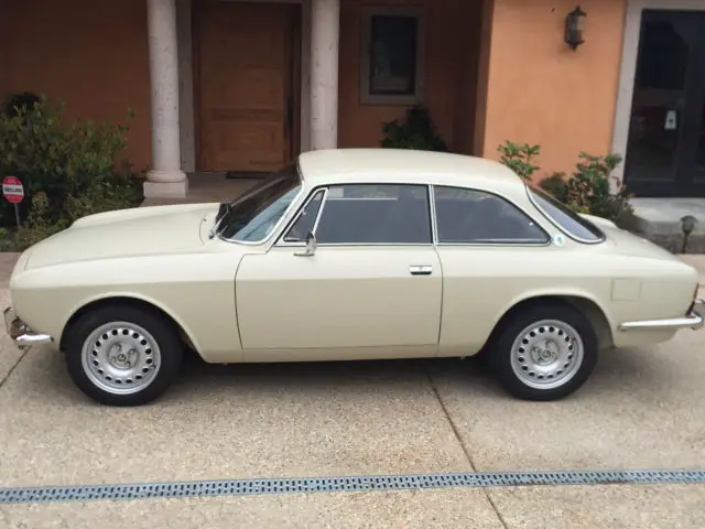 collector alfa romeo gtv. this beautiful, rust free car is restored from ground