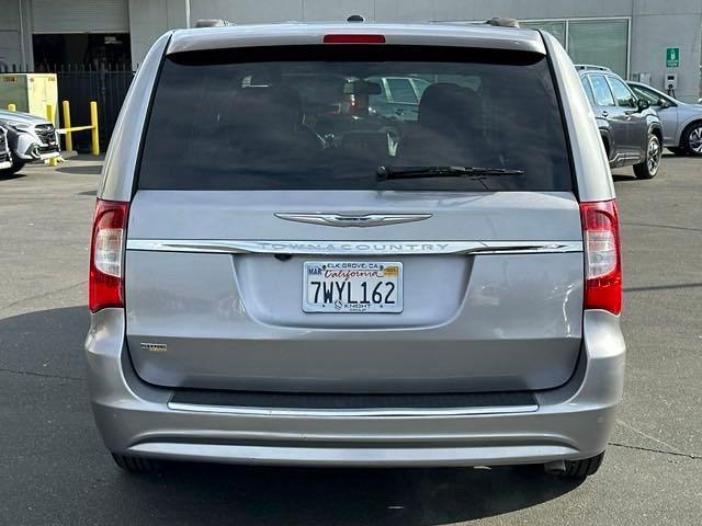 2016 chrysler town & country touring