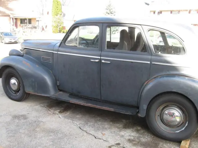 1939 pontiac 4-door sedan , flat head 8 w/ 3-speed manual trans, mostly original