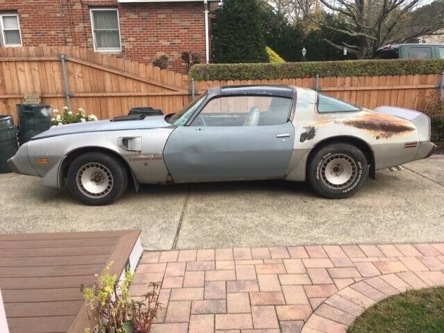 1979 4 speed anniversary trans am with parts car included
