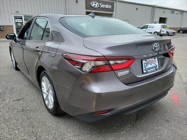 2021 toyota camry le