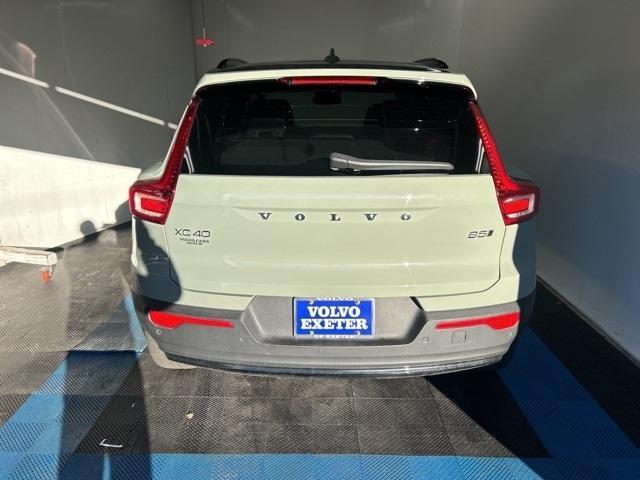 2023 volvo xc40 b5 plus dark theme