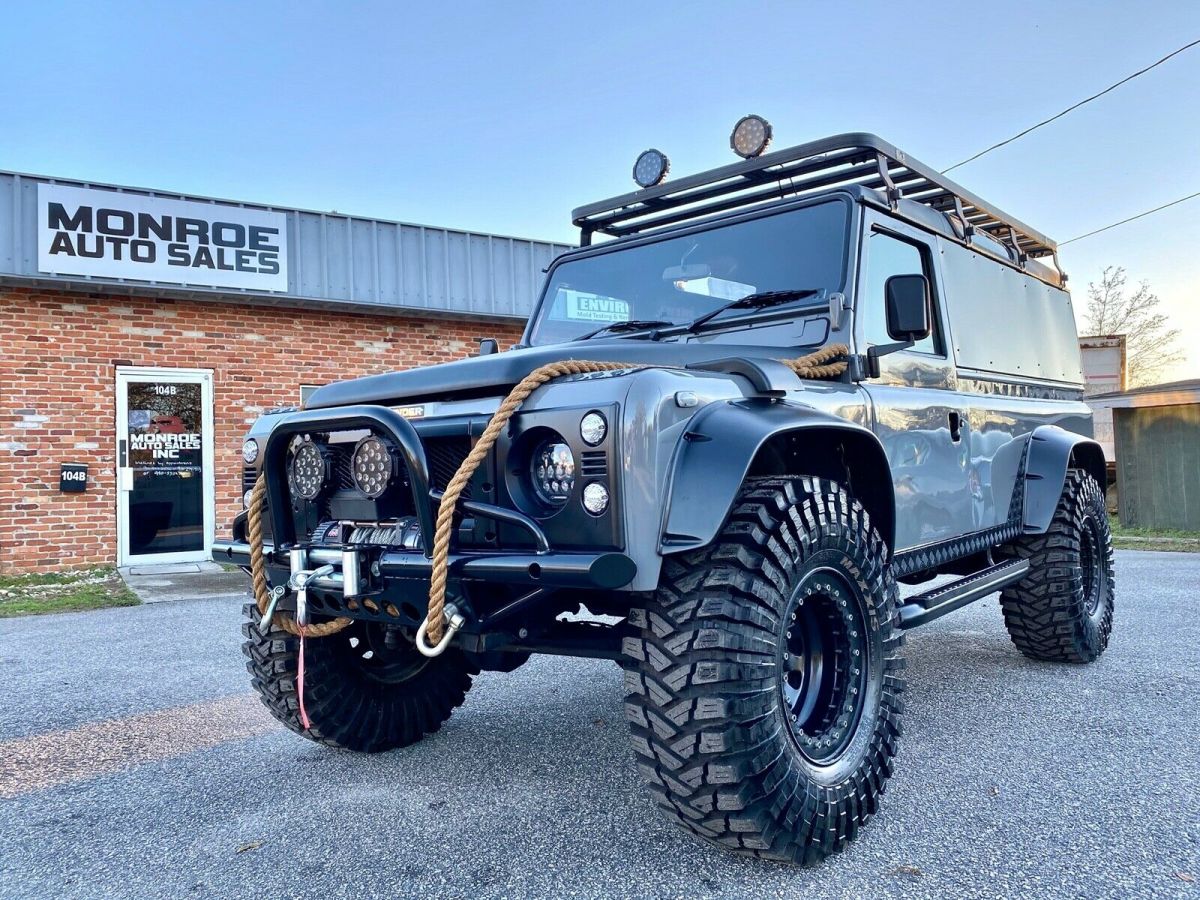 monster truck! 200tdi diesel, a/c, bucket seats, front & rear winch, 37" tires