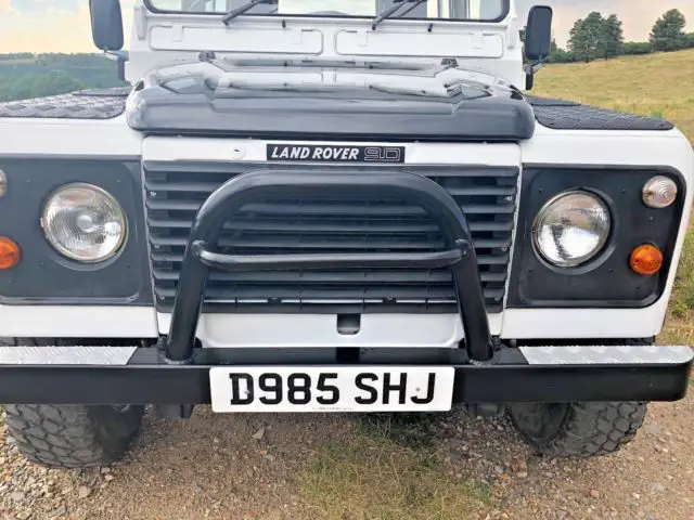 land rover 90~2.5 diesel 1987 white~structurally/mechanically sound