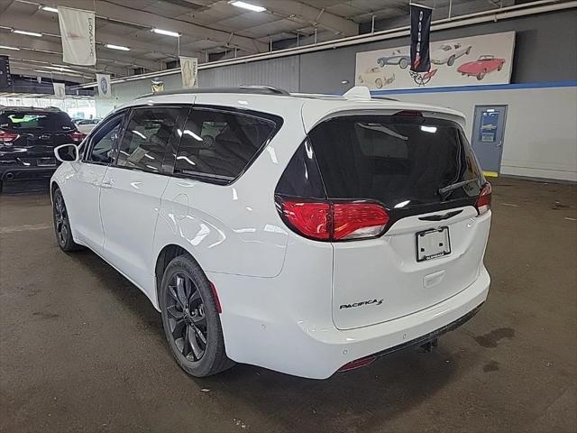 2019 chrysler pacifica touring l