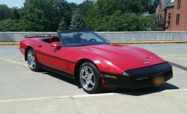 chevy corvette convertible automatic, 1987, c 4, red, chrom zr1 wheels,black top