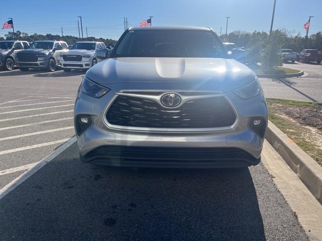 2022 toyota highlander le