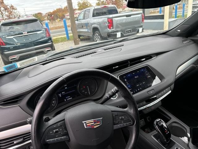 2022 cadillac xt4 premium luxury