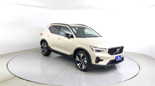 2025 Volvo XC40