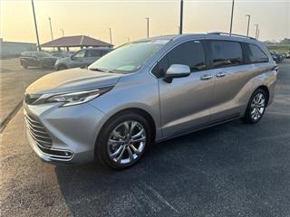 2022 Toyota Sienna platinum 7-passenger