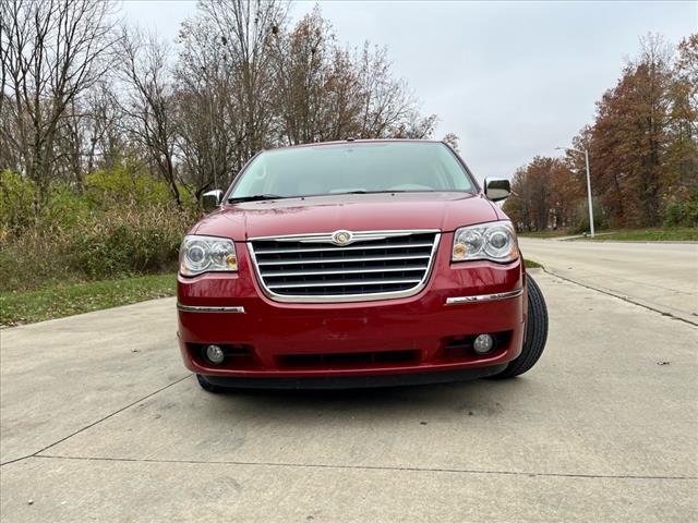 2010 chrysler town & country limited