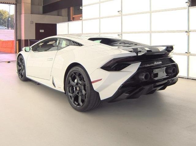 2024 lamborghini huracan tecnica base