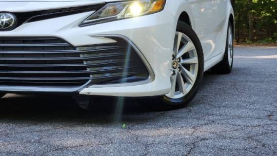2022 toyota camry le