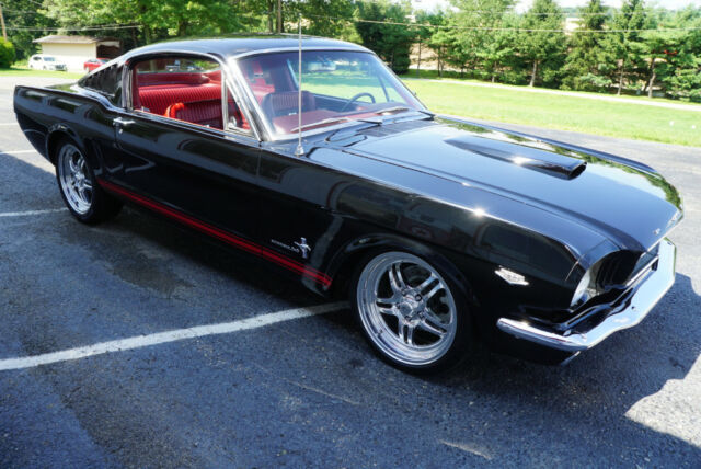 1966 ford mustang fastback 2+2 restomod