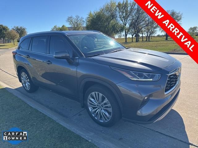 2022 toyota highlander platinum
