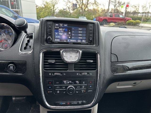 2015 chrysler town & country touring