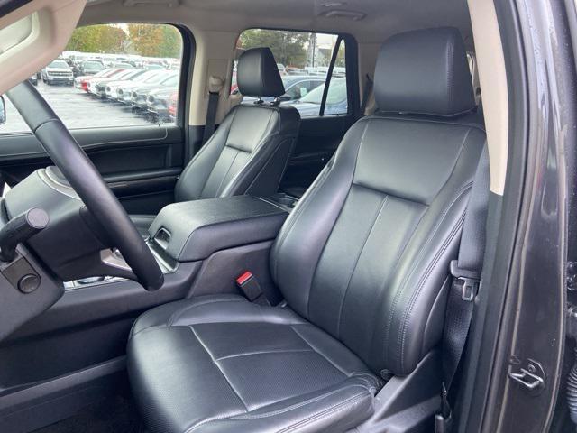 2022 ford expedition xlt