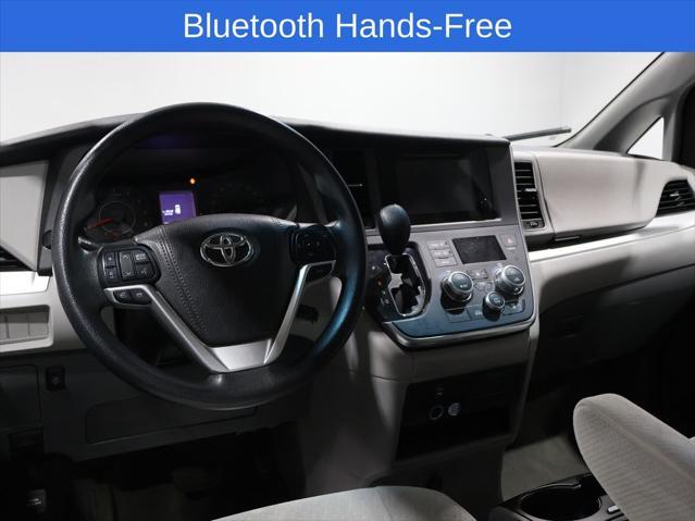 2017 toyota sienna le