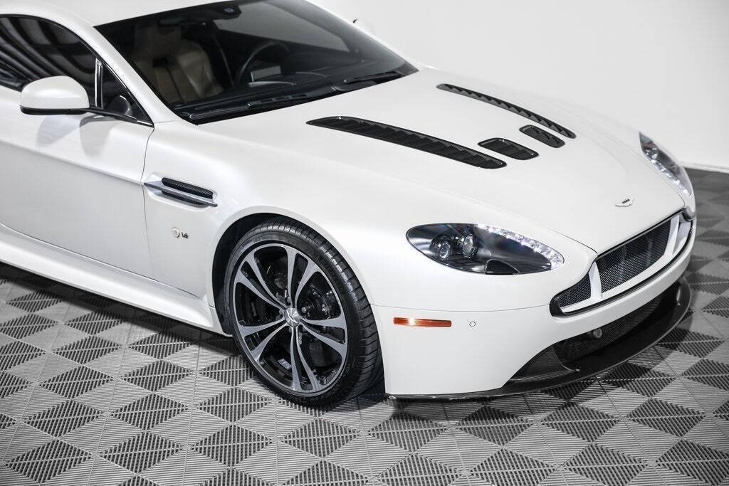 2015 aston martin vantage base 2dr coupe