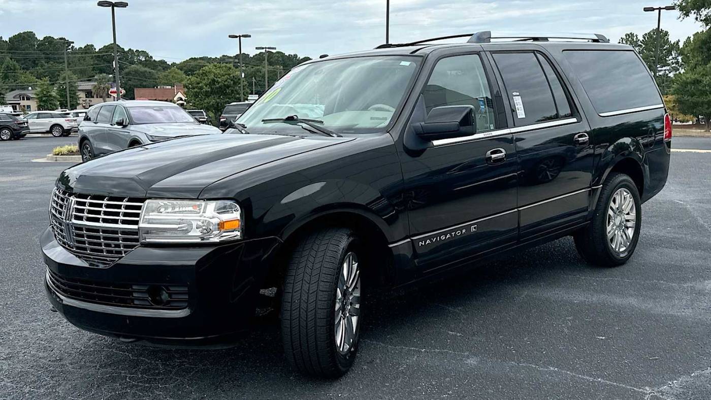 2011 lincoln navigator l base