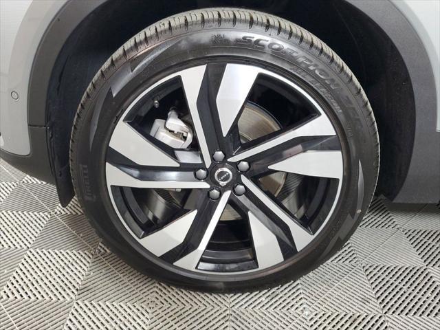 2024 volvo xc40 b5 ultimate dark theme