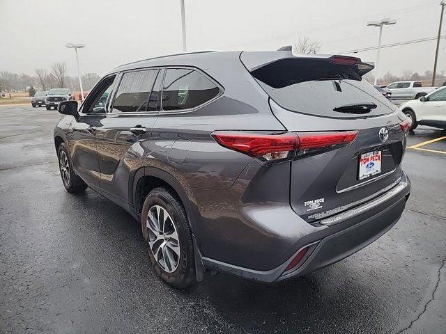 2020 toyota highlander xle in clinton, wisconsin