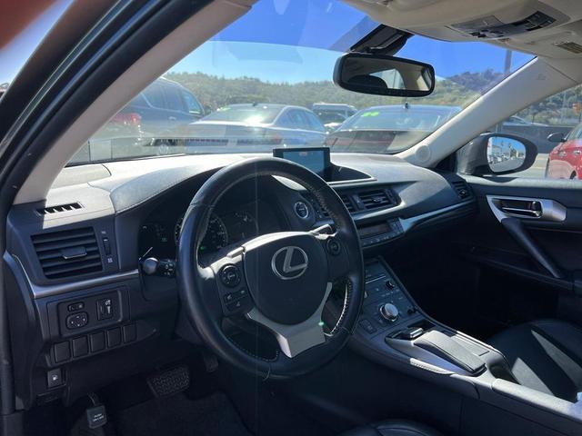 2017 lexus ct 200h base