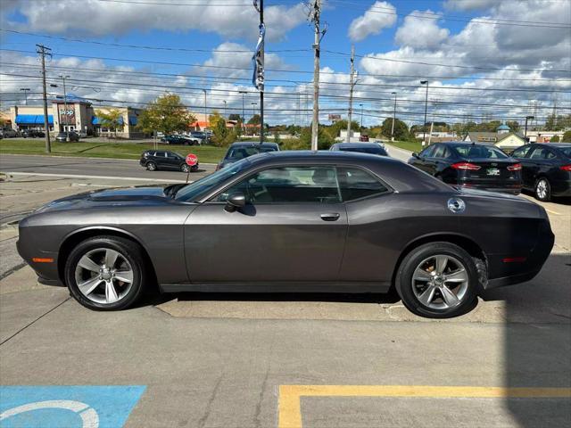 2017 dodge challenger sxt