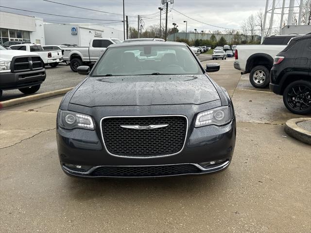 2018 chrysler 300 s