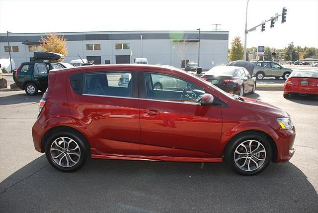 2020 chevrolet sonic fwd hatchback lt 5-door