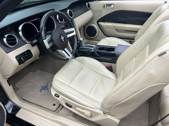 2008 ford mustang base
