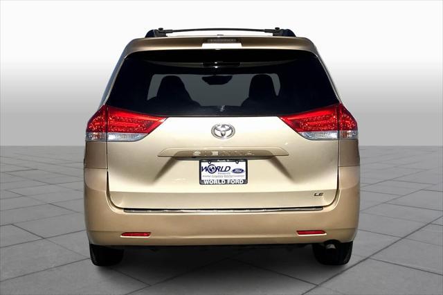2014 toyota sienna le