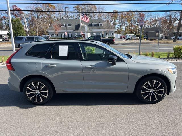 2024 volvo xc60 b5 plus dark theme