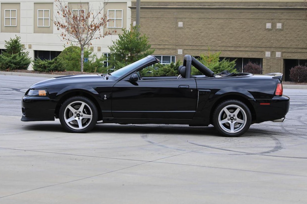 2003 ford mustang