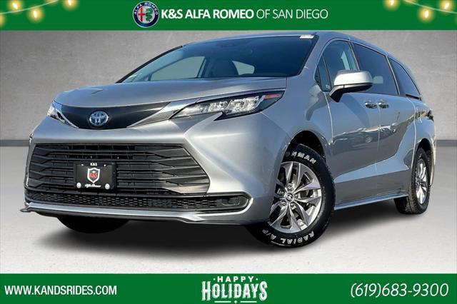 2023 toyota sienna le