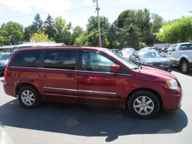 2012 chrysler town & country touring