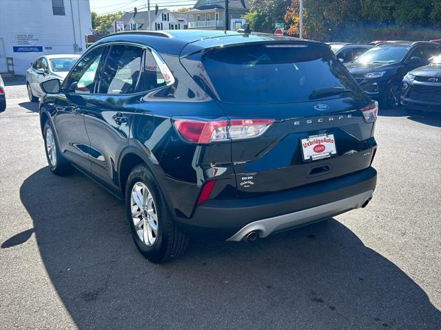 2022 ford escape se