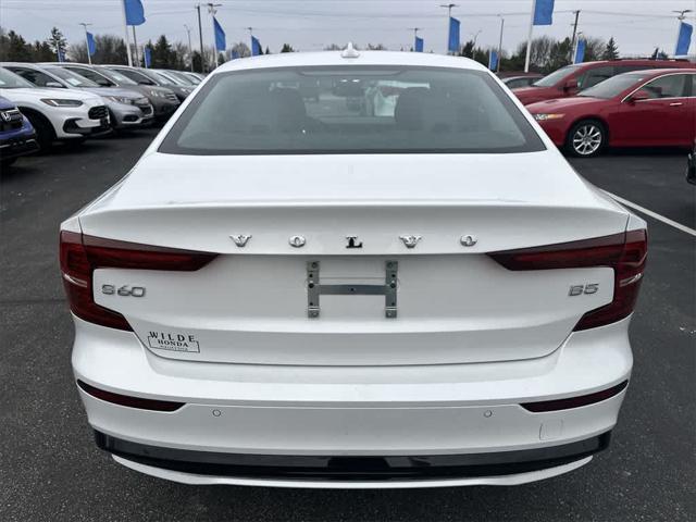 2024 volvo s60 b5 core dark theme
