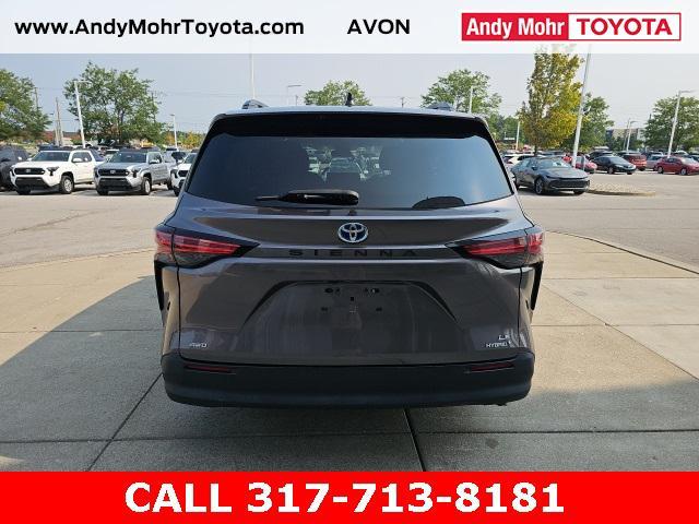 2021 toyota sienna le