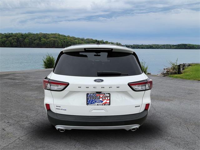 2020 ford escape se