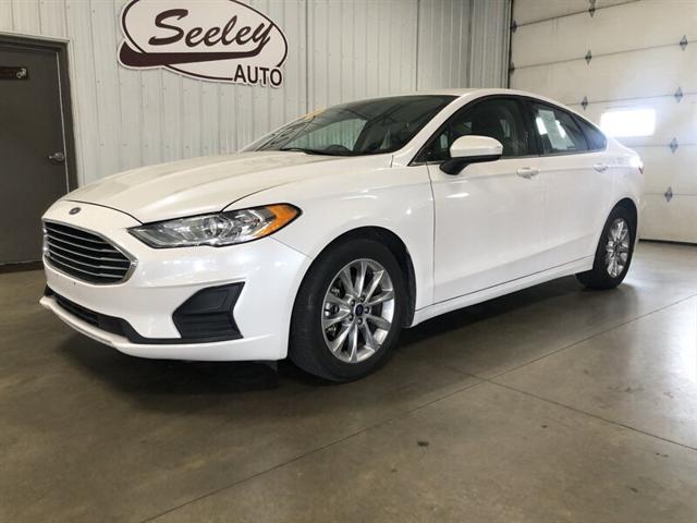 2020 ford fusion se
