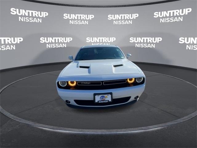 2020 dodge challenger sxt