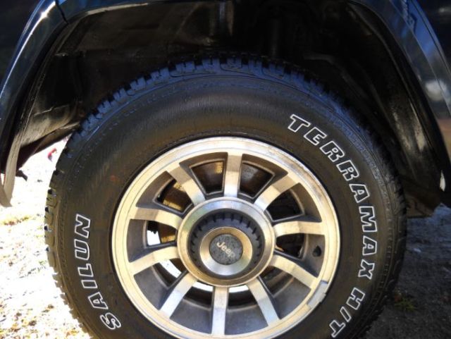 1987 jeep cherokee laredo clean & solid - runs and drives excellent!