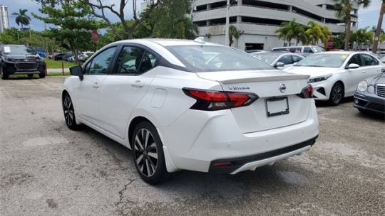 2022 nissan versa sr