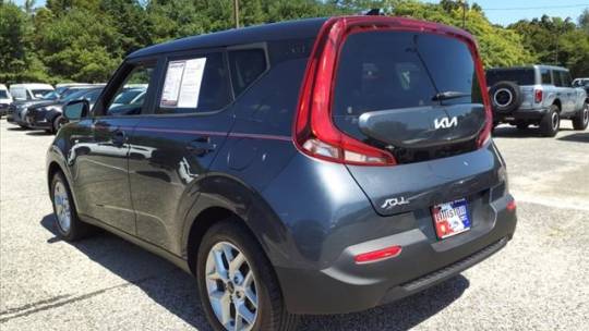 2022 kia soul lx